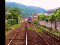 Der entgegenkommende Wagen 622 hat soeben die Endstation Arashiyama ( St�rmische Berge ) verlassen. Jetzt ist die Einfahrt f�r den folgenden Wagen freigegeben. 17.Juni 2011. 