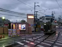 Wagen der Serie 600: Wagen 633 an einem st�rmischen Abend in Kyoto-Tenjingawa. 16.Juni 2011.