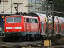 111 111 schiebt am 04.12.2011 RE4 aus Aachen West auf der KBS 485 Richtung Herzogenrath.