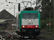 Cobra 186 235 (2843) rangiert im Regen des 12.08.2011 in Aachen West.