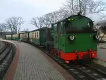 Am 03.Dezember 2011 hatte das Lok-und Zugpersonal in Sellin Ost eine kleine Verschnaufpause,bevor weiter nach G�hren ging.Zuglok war Mh52. 