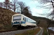 VT 08 der Regental Bahnbetriebs GmbH Typ NE 81 von DUEWAG + Waggon-Union Siegen, Baujahr 1985, als RB 59990 Lam-Cham, KBS 877 Cham - Bad K�tzting - Lam, fotografiert bei Chamerau am 02.12.2011