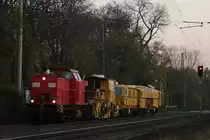 Die EBM 203 115 zog am 11.11.11 bei letzem Licht einen SSP und eine GSM der Firma Strabag durch Ratingen-Lintorf.