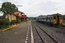 Bf. Hin Son, Blickrichtung Kaeng Khoi Jn., mit den, auf die Kreuzung mit dem ORD 437 wartenden, กซข.1024 und พซข.16 als ORD 434 am 18.Juni 2011.