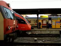 3 Z�ge auf 3 Gleisen-ein Experiment in Salzburg Hbf:auf Gleis 33 der IC nach Graz,auf Gleis 34 die S2 nach Stra�walchen und auf Gleis 35 der EC  W�rthersee  nach Klagenfurt.(9.12.2011)