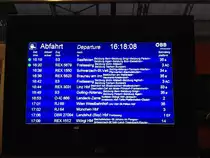 Abfahrts�bersicht in Salzburg Hbf am 9.12.2011.