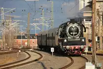 Zur allj�hrlichen Bergparade in Schwarzenberg(Erz.)waren auch dieses Jahr wieder Sonderz�ge unterwegs.Hier die Glauchauer 35 1097 bei der Einfahrt in den Zwickauer Hauptbahnhof.10.12.2011.