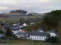 52 8154-8 bef�rderte am 10.12.11 gleich den VSE Zug von Schwarzenberg nach Schlettau, hier die R�ckfahrt auf dem Markersbacherviadukt.