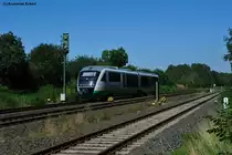 VT 11 der Vogtlandbahn mit VBG 81123 bei Sch�nfeld kurz vor der Einfahrt in Wiesau (Oberpf), 20.08.2011