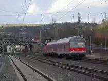 Eine RB nach Saalfeld beschleunigt am 10. Dezember 2011 aus Kronach heraus. Den Zug zieht die N�rnberger 111 167-3.