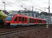 648 205/005 ein LINT 41 der DreiL�nderBahn hat als RB 95 (Au – Betzdorf – Siegen-Dillenburg) am 10.12.2011 den Bahnhof Betzdorf/Sieg verlassen und f�hrt weiter in Richtung Siegen und Dillenburg.