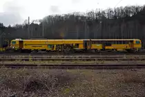 Weichenstopfmaschine Plasser & Theurer 08 - 475 Unimat 4S der DGU (Deutsche Gleisbau Union), abgestellt am 10.12.2011 in Betzdorf/Sieg. Eingestellt als Schweres Nebenfahrzeug Nr. 97 43 42 533 17-7