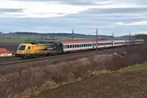 1216 210  Kapsch  ist mit IC 842  Johannes Kepler Universit�t Linz  zwischen Neulengbach und Ollersbach Richtung Salzburg unterwegs. Die Aufnahme enstand am 09.12.2011.