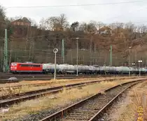 151 049-4 der DB mit Kesselwagenzug f�hrt am 10.12.2011 durch Betzdorf/Sieg in Richtung Siegen.