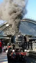 52 8177 macht m�chtig Dampf im Dresdner Hbf, war nicht so einfach dieses Motiv auf die Beine zu stellen zwischen den ganzen Fotografen.
11.12.11