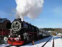 52 8131-6 ist am 11.12.11 mit einem Sonderzug von Nossen nach Johanngeorgenstadt unterwegs, hier im Bahnhof Johanngeorgenstadt.