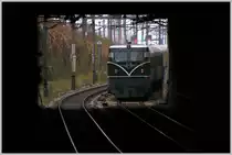 Die 2050 04 mit dem Sonderzug von M�dling nach Kadolz-Mailberg bei der Einfahrt in die Tunnelstrecke der Wiener S-Bahn Stammstrecke. 11.12.11