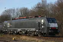 MRCE ES 64 F4-083 (i.E.Captrain) am 20.11.11 bei der Duchfahrt durch Krefeld-Hohenbudberg.