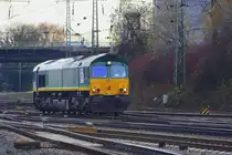 Die Class 66 PB17 von der Rurtalbahn kommt als Lokzug aus Richtung K�ln und f�hrt in Aachen-West ein.
11.12.2011