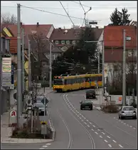 . Straßenbündig - 

In der engen Ortsdurchfahrt von Stuttgart-Stammheim müssen sich Stadtbahn und Autos die Straße teilen. Platz für einen eigenen Bahnkörper gab es hier nicht und ein Tunnel wäre zu aufwändig gewesen. Blick von der Haltestelle  Korntaler Straße  nach Norden. 

11.12.2011 (M)