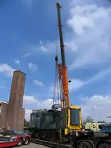 Unsere 662 auf die Tiefladeanh�nger in Rotterdam f�r die Fahrt nach Endpunkt Drachten am 6-5-2010.. Es gibt mehr Information �ber unsere Stichting Spoorverleden Drachten auf www.spoorverledendrachten.nl.