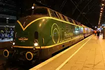 V200 053 mit Rheingold Sonderzug aus Trier kommend in K�ln Hbf am 10.12.2011