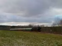 52 8154-8 bef�rderte am 10.12.11 gleich den VSE Zug von Schwarzenberg nach Schlettau, hier bei der Einfahrt in Schlettau.

