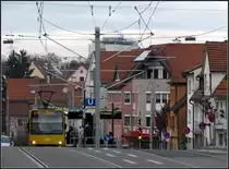 . Über Kuppen und Senken - 

Auch in Stammheim macht sich die bewegte Topographie Stuttgarts bemerkbar. Hier eine Bahn der Linie U15 an der Haltestelle  Korntaler Straße . 

11.12.2011 (J) 