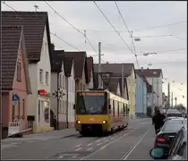 . Dörflich - 

Noch ungewohnt im Straßenbild von Stuttgart-Stammheim sind die DT8-Stadtbahnwagen. Blick in die Freihofstraße in Richtung Süden. 

11.12.2011 (M)