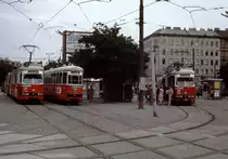 Wien Wiener Stadtwerke-Verkehrsbetriebe (WVB) SL 8 (E1 4728 (SGP 1969)) / SL 18 (c3 1184 (Lohnerwerke 1960)) / SL 49 (E1 4469 (Lohnerwerke 1967)) XV, Rudolfsheim-Fünfhaus, Fünfhaus / VII, Neubau, Neubaugürtel / Märzstraße / Urban-Loritz-Platz im Juli 1982. - Scan eines Diapositivs. Film: Kodak Ektachrome. Kamera: Leica CL.