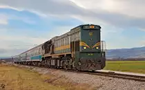 SZ 664-118 mit Personenzug f�hrt durch Gaj bei Pragersko; Fahrtrichtung Budapest. / 09.12.2011