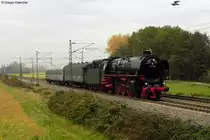 Nach l�ngerer Reparatur im Ausbesserungswerk ist sie nun wieder da. Die ber�hmte Schnellzuglok 01 1066 der Ulmer Eisenbahnfreunde. Einen Tag vor Ihrem eigentlichen Comeback im Albtal absolvierte sie am 29.10.2011 mit 2 Wagen eine Testfahrt von Ettlingen West nach Karlsruhe Hbf und zur�ck. Diesen Moment konnte ich im Bild festhalten.