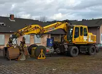Atlas Zweiwegebagger 1604 ZW-WB mit Abst�tzpratzen der Schweerbau, abgestellt am 10.12.2011 in Betzdorf/Sieg. Eingestellt unter Kleinwagen-Nr. 97 51 80 511 60-5.