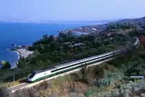 Ein ETR500 ist am 23.08.2001 bei Vasto an der Adriak�ste als IC 1580 unterwegs.