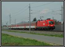 EC 101 auf dem Weg nach Laibach kurz vor der Durchfahrt der Haltestelle Flughafen Graz-Feldkirchen am 25.4.2006. 