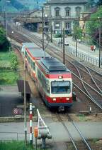 WB Regionalzug 50 von Liestal nach Waldenburg am 09.05.1993 Ausfahrt Liestal mit Triebwagen BDe 4/4 13 - Bt 118 - Bt 120.
