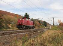 Zum Abschluss des Fototages bei Mecklar kam noch V100 1041 als Tfzf in Richtung S�den vorbei. Aufgenommen am 05.11.2011.