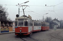 Wien Wiener Stadtwerke-Verkehrsbetriebe (WVB) SL 331 (F 706 (SGP 1963)) XXI, Floridsdorf, Stammersdorf, Bahnhofplatz am 1. Feber 1974. - Im Hintergrund befindet sich der ÖBB-Bahnhof Stammersdorf. - Scan eines Diapositivs. Film: Kodak Ektachrome. Kamera: Minolta SRT-101.
