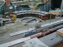 Ein Ringlokschuppen auf einer H0-Anlage,am 29.Oktober 2011,im Berliner Postbahnhof.