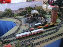 Ein Bw auf einer Blecheisenbahnanlage gesehen am 29.Oktober 2011 im Berliner Postbahnhof.