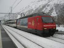 Re 460 036 mit IR 1423 in Leuk, 21.12.2011.