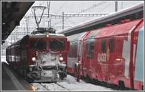 Ge 4/4 I 602  Bernina  kommt heute sogar zu S-Bahn Ehren, f�hrt sie doch die S1 1515 nach Rh�z�ns. (22.12.2011)
