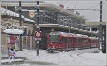 Graub�nden wird zur Zeit reichlich mit Schnee eingedeckt und bis jetzt schneit es seit zwei Tagen in Chur und Landquart. R1429 nach Arosa f�hrt trotzdem p�nktlich ab. (21.12.2011)