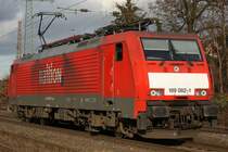 Die 189 082 kam am 10.12.11 wieder Lz zur�ck.Hier schliecht sie durch Ratingen-Lintorf.