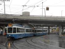 VBZ Nr. 2066+2071 (Be 4/6 Tram 2000) f�hrt am 10.12.2011 beim Escher-Wyss-Platz unter der frisch sanierten Hardbr�cke hervor. Noch fahren die Trams unter der Hardbr�cke, doch ab Dezember 2016 ist geplant, dass die Linie 8 vom Hardplatz �ber die Hardbr�cke zum Werdh�lzli f�hrt.