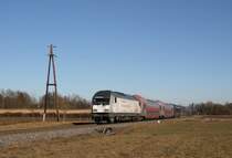 Leider nur recht kurz war ER 20.007 in der Steiermark anzutreffen, wie am 07. Februar 2011 vor dem SREX 4371 bei Wies Markt.