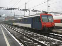 BDt EWI (h�ssliches Entlein), 50 85 82-33 953-9, mit dem Dispo Basel als Ersatz EC 153 (Basel-Arth-Goldau) in Arth-Goldau. Der planm�ssige ETR470 fiel aus, so kam ich in den Genuss, in einem EW I/II Pendel von Olten bis Arth-Goldau zu fahren. Anschliessend verkehrte der Zug leer zur�ck nach Basel, 23.12.2011.

