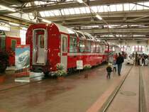 Tag der offenen T�r bei der RhB in Landquart.Hier zwei  neue Panoramawagen f�r den Bernina Express.29.04.06