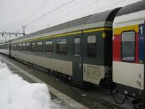 Der noch gr�ne A EWIV, 50 85 10-75 076-5, im IR 1724 in Sion, 21.12.2011.