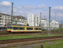 AVG-Zweisystemtriebwagen 841 f�hrt als S6 von Bad Wildbad Kurpark in Pforzheim Hbf ein. 28.4.06 